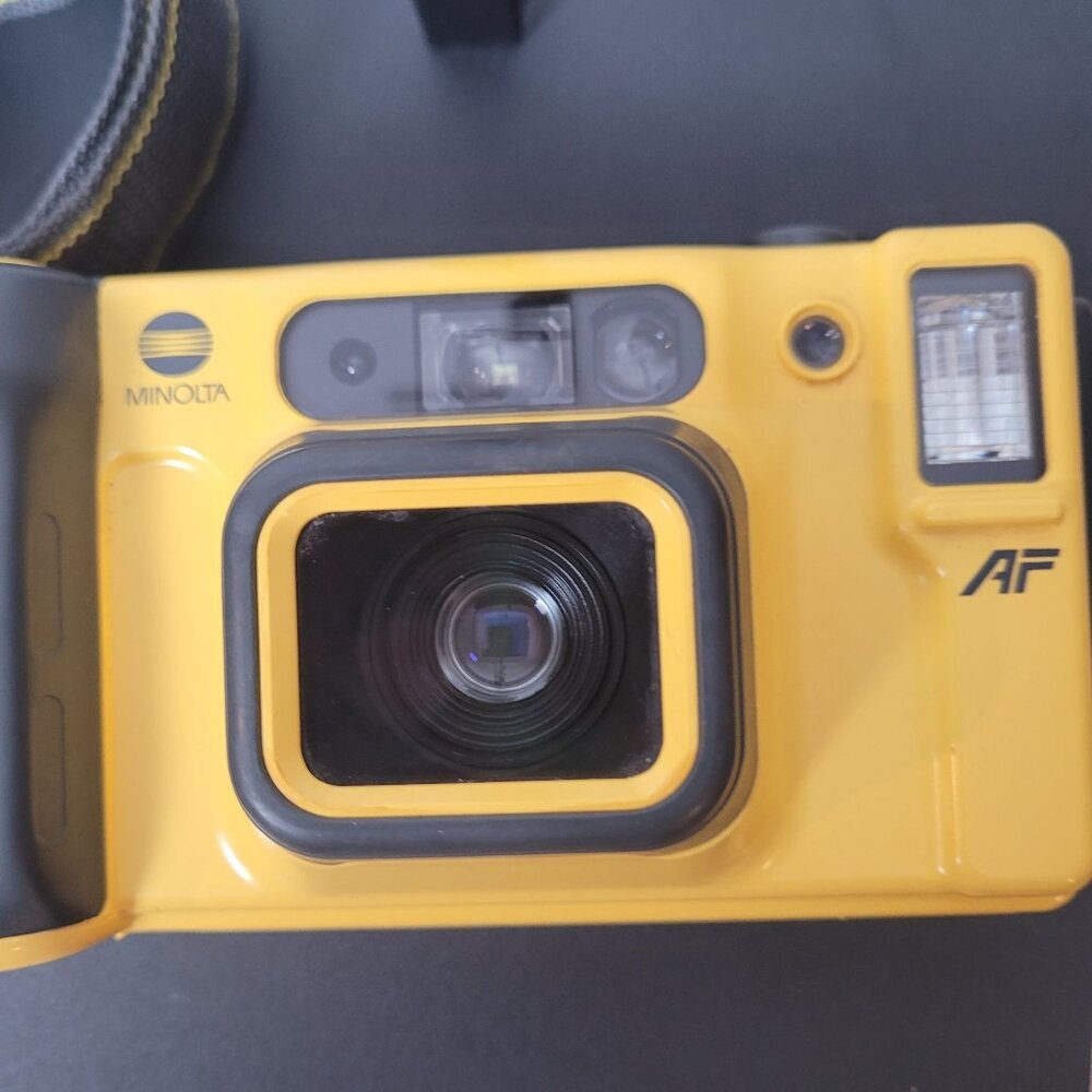 Vintage Minolta Weathermatic Dual 35mm Waterproof Camera Yellow With Strap - Picture 4 of 12